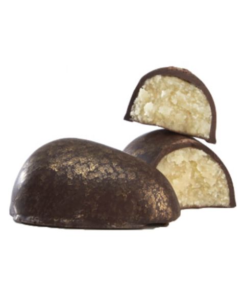 Œuf en pâte d'amande Cocoture Pistache foncé avec décoration cuivrée